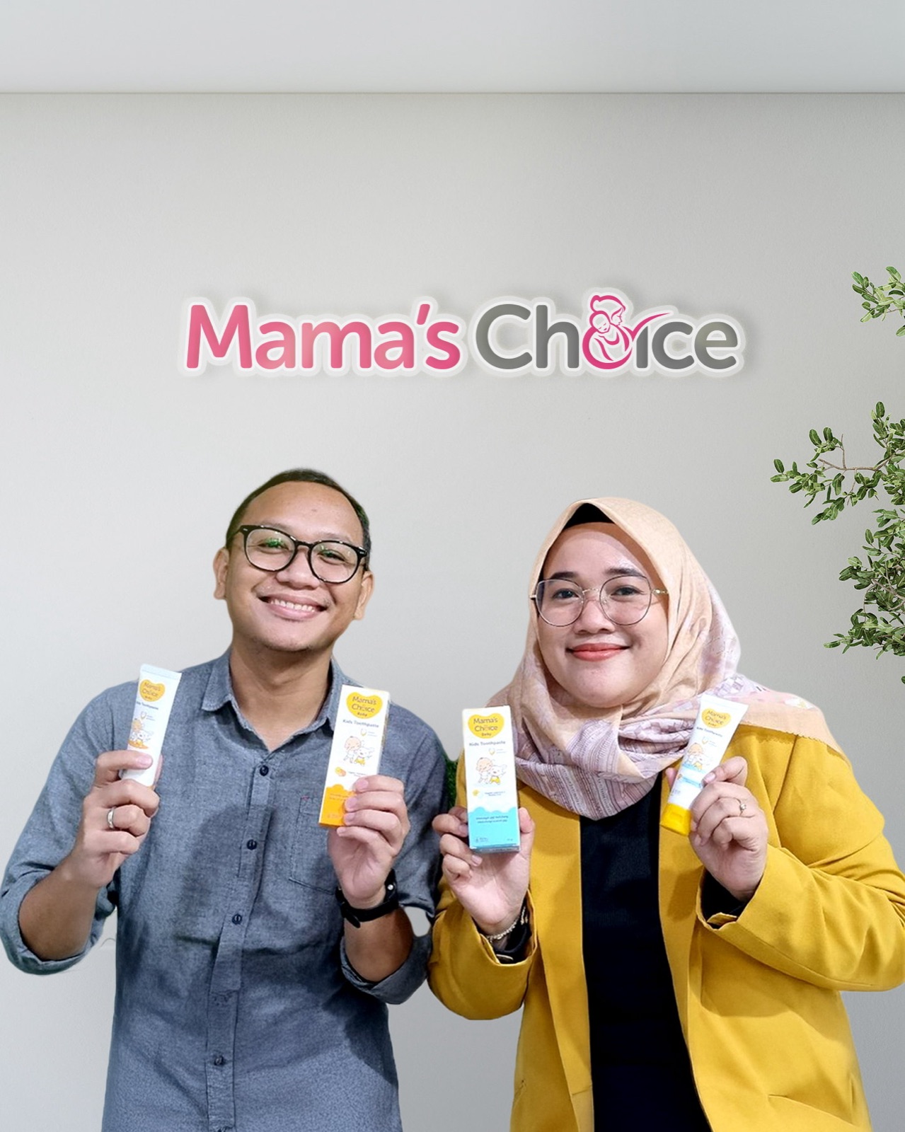 Immanuel Manurung and Dinda Ayuvalira with the new Mama's Choice baby toothpaste flavours