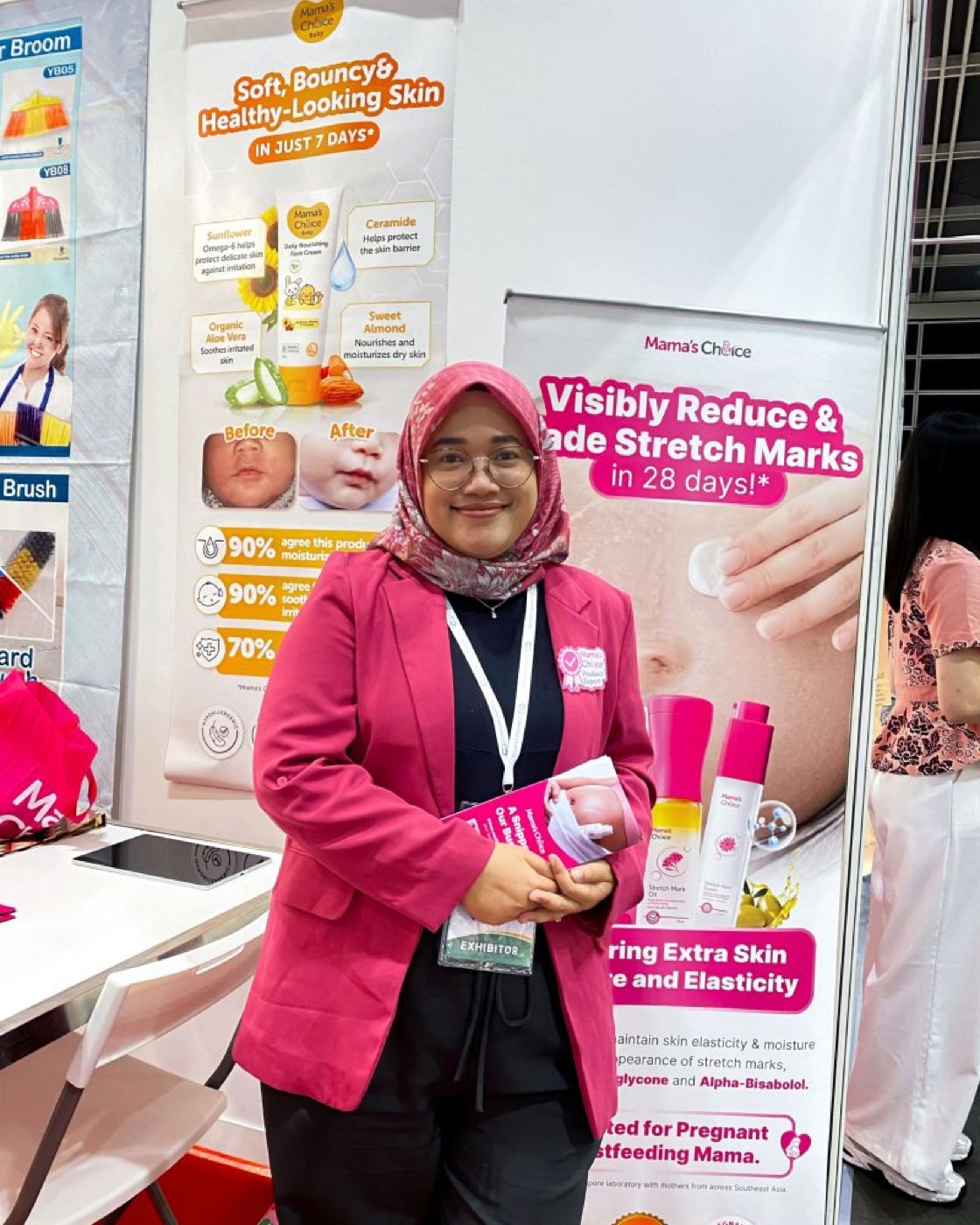 Mama's Choice team member presenting the stretch mark range